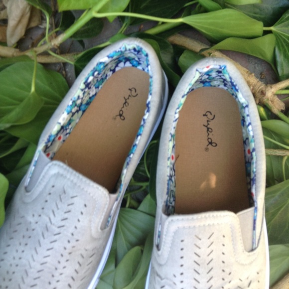 Flat Sneakers Grey Distress slip on cutout elastic - Picture 4 of 8